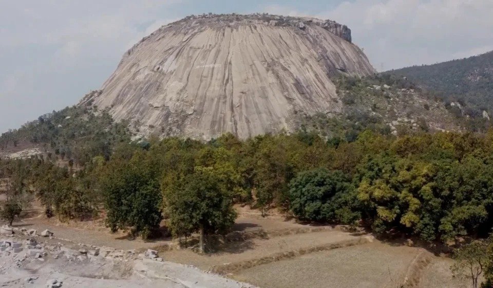 World largest Shivling: छत्तीसगढ़ के जशपुर में हैं शिवलिंगरूपी पर्वत