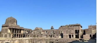 Raisen Fort: रहस्यों से भरा रायसेन किला… जहां पारस पत्थर और बलिदान की कहानियां आज भी गूंजती हैं…