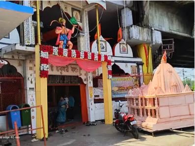 Hanuman Temple: अंग्रेज़ों के समय का हनुमान मंदिर… ट्रेन गुजरने पर लोको पायलट बजरंगबली को देता है सलामी