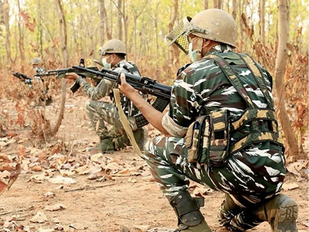 नक्सलियों और जवानों की मुठभेड़, 12 नक्स्ली ढेर, 3 जवान शहीद