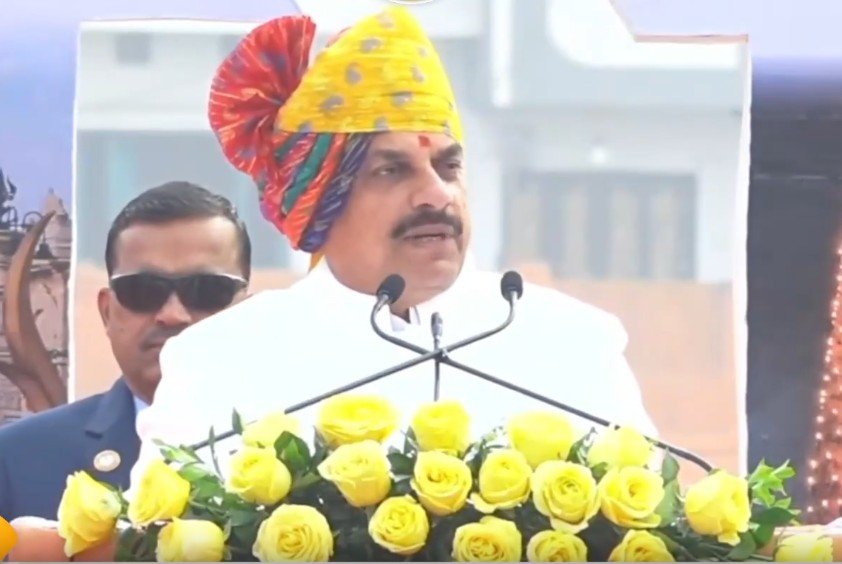 मुख्यमंत्री डॉ मोहन यादव ने उज्जैन में राष्ट्रीय ध्वज फहराया.. परेड की ली सलामी