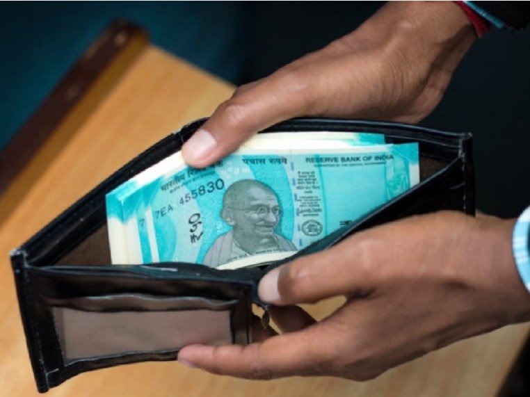 Wealth Booster Vastu Tips: पैसा नहीं टिकता? अपनाएं ये आसान वास्तु उपाय…