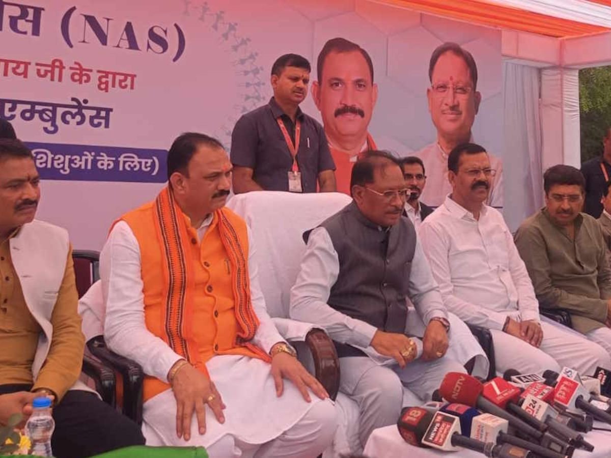 ग्रामीण क्षेत्रों में 30 मिनट में मिलेगी एंबुलेंस, CM साय ने संजीवनी एक्सप्रेस का किया लोकार्पण